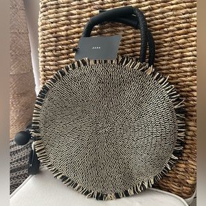 NWT /Zara basic round woven  bag